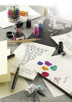 BRAUSE REFILLABLE CALLIGRAPHY PEN SET WITH 6 ASSORTED INK CARTRIDGES BRAUSE REFILLABLE CALLIGRAPHY PEN SET WITH 6 ASSORTED INK CARTRIDGES