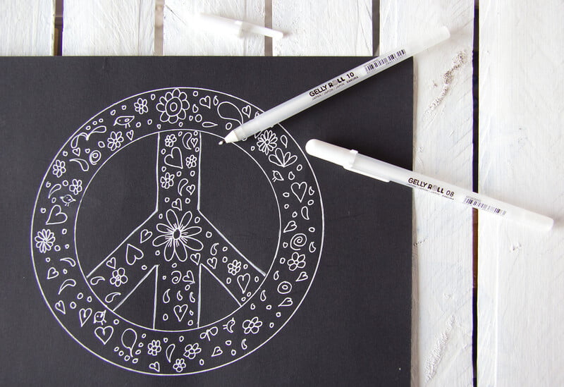 SAKURA GELLYROLL WHITE GEL INK ROLLERBALL PEN SAKURA GELLYROLL WHITE GEL INK ROLLERBALL PEN
